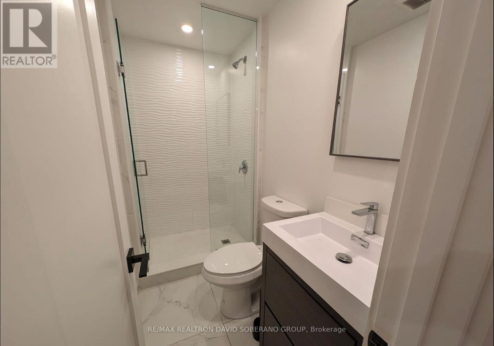 Bsmt - 822 Sheppard Avenue W, Toronto, ON - Indoor Photo Showing Bathroom