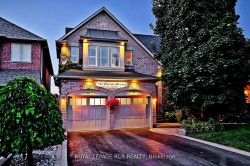 142 Regatta Avenue Richmond Hill, ON L4E 4R2
