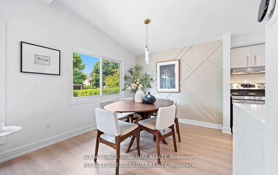 105 Lilacside Drive, Hamilton, ON - Indoor Photo Showing Dining Room