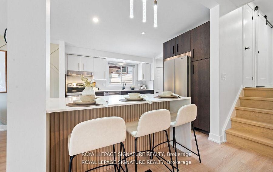 105 Lilacside Drive, Hamilton, ON - Indoor Photo Showing Dining Room