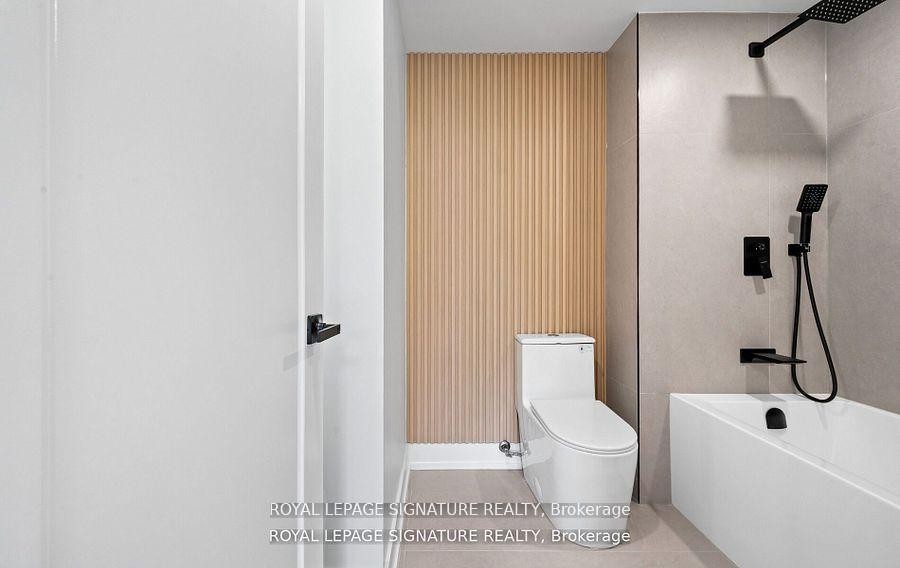 105 Lilacside Drive, Hamilton, ON - Indoor Photo Showing Bathroom