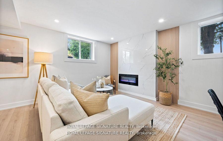 105 Lilacside Drive, Hamilton, ON - Indoor With Fireplace