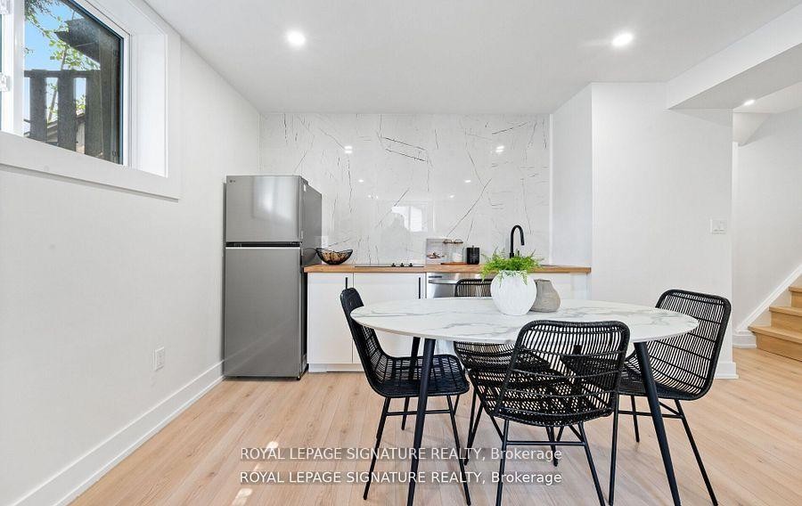 105 Lilacside Drive, Hamilton, ON - Indoor Photo Showing Dining Room