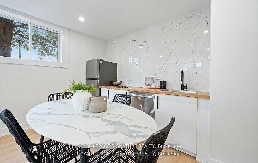 105 Lilacside Drive, Hamilton, ON - Indoor Photo Showing Dining Room