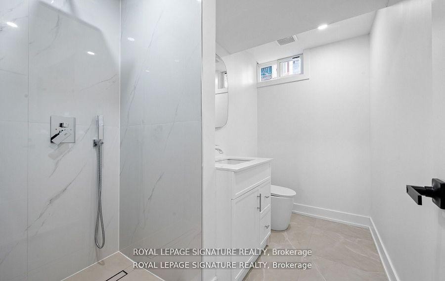 105 Lilacside Drive, Hamilton, ON - Indoor Photo Showing Bathroom