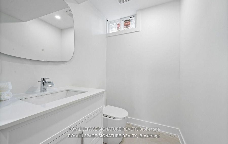 105 Lilacside Drive, Hamilton, ON - Indoor Photo Showing Bathroom