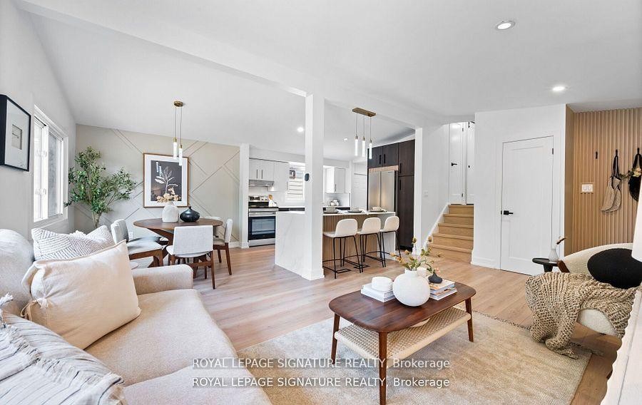 105 Lilacside Drive, Hamilton, ON - Indoor Photo Showing Living Room