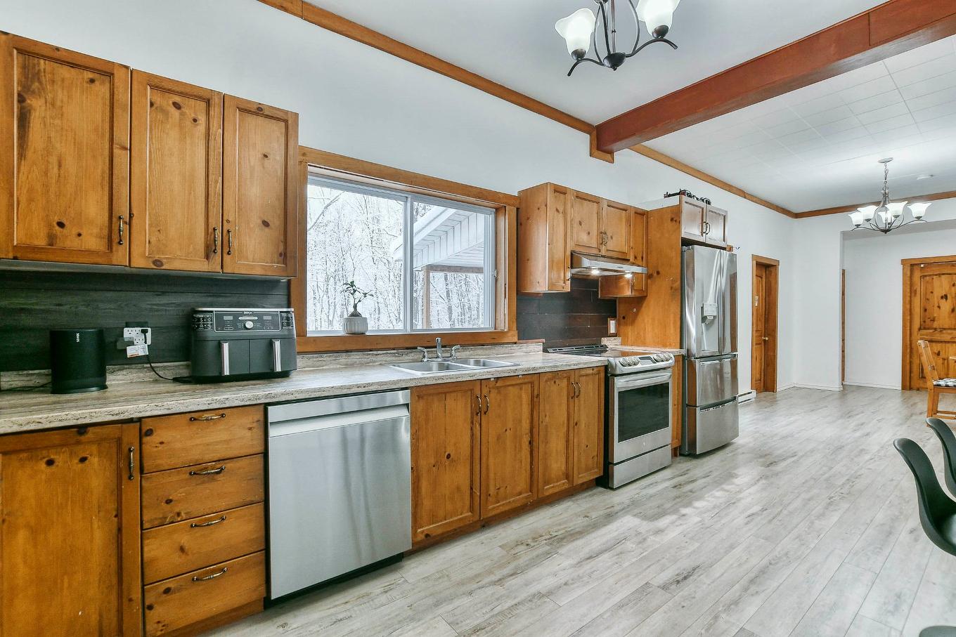 Cuisine - 1744 Ch. Du Lac-René, Prévost, QC - Indoor Photo Showing Kitchen With Double Sink
