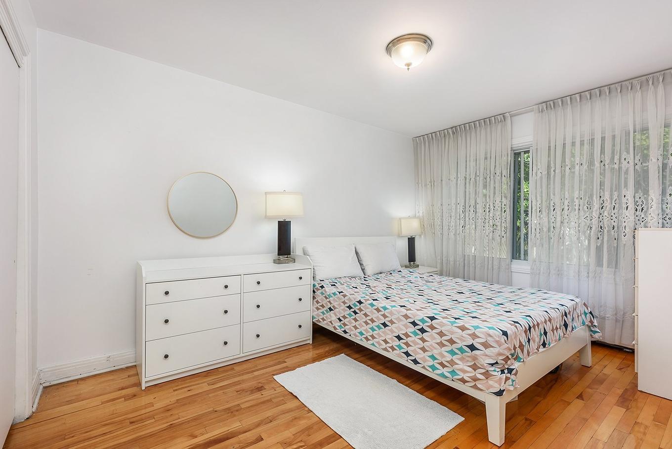 Primary bedroom - 5701 - 5703 Av. Coolbrook, Montréal (Côte-Des-Neiges/Notre-Dame-De-Grâce), QC - Indoor Photo Showing Bedroom