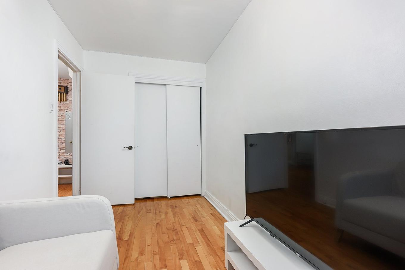 Bedroom - 5701 - 5703 Av. Coolbrook, Montréal (Côte-Des-Neiges/Notre-Dame-De-Grâce), QC - Indoor