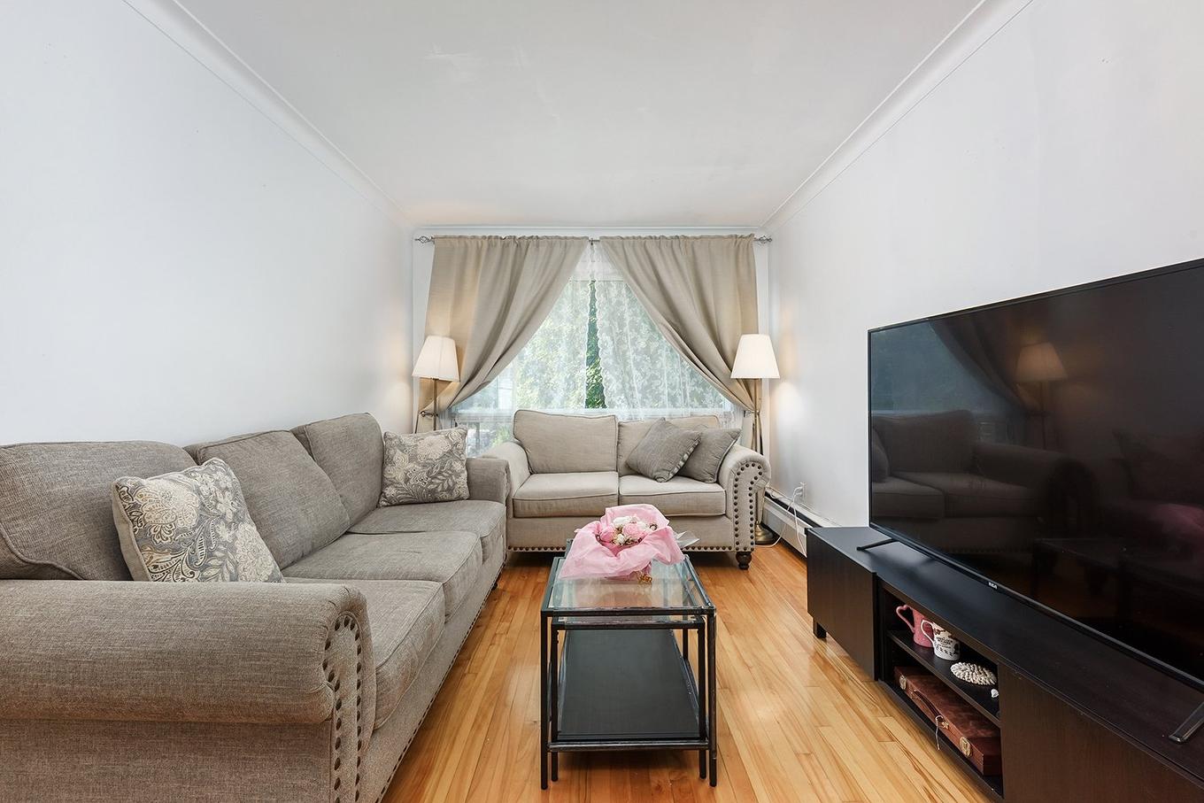 Dwelling - 5701 - 5703 Av. Coolbrook, Montréal (Côte-Des-Neiges/Notre-Dame-De-Grâce), QC - Indoor Photo Showing Living Room