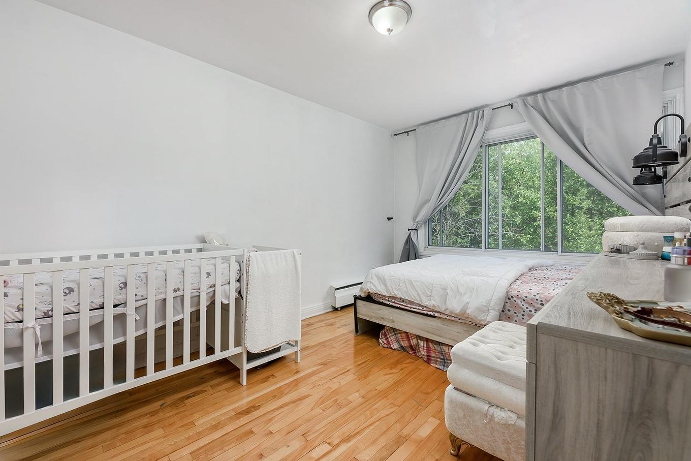 Dwelling - 5701 - 5703 Av. Coolbrook, Montréal (Côte-Des-Neiges/Notre-Dame-De-Grâce), QC - Indoor Photo Showing Bedroom