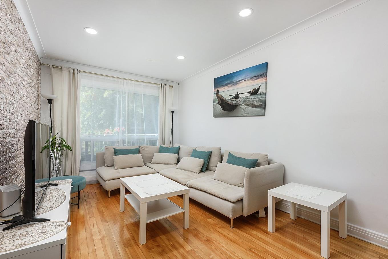 Living room - 5701 - 5703 Av. Coolbrook, Montréal (Côte-Des-Neiges/Notre-Dame-De-Grâce), QC - Indoor Photo Showing Living Room