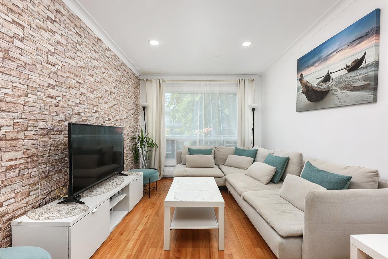 Living room - 5701 - 5703 Av. Coolbrook, Montréal (Côte-Des-Neiges/Notre-Dame-De-Grâce), QC - Indoor Photo Showing Living Room With Fireplace
