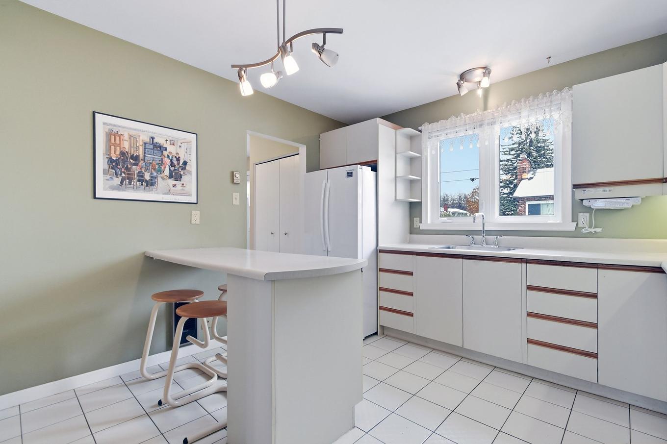 Kitchen - 14828 Rue Labelle, Montréal (Pierrefonds-Roxboro), QC - Indoor Photo Showing Kitchen
