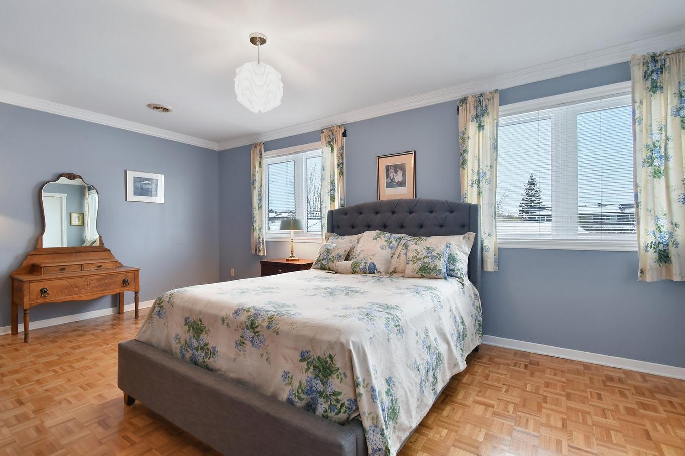 Primary bedroom - 14828 Rue Labelle, Montréal (Pierrefonds-Roxboro), QC - Indoor Photo Showing Bedroom