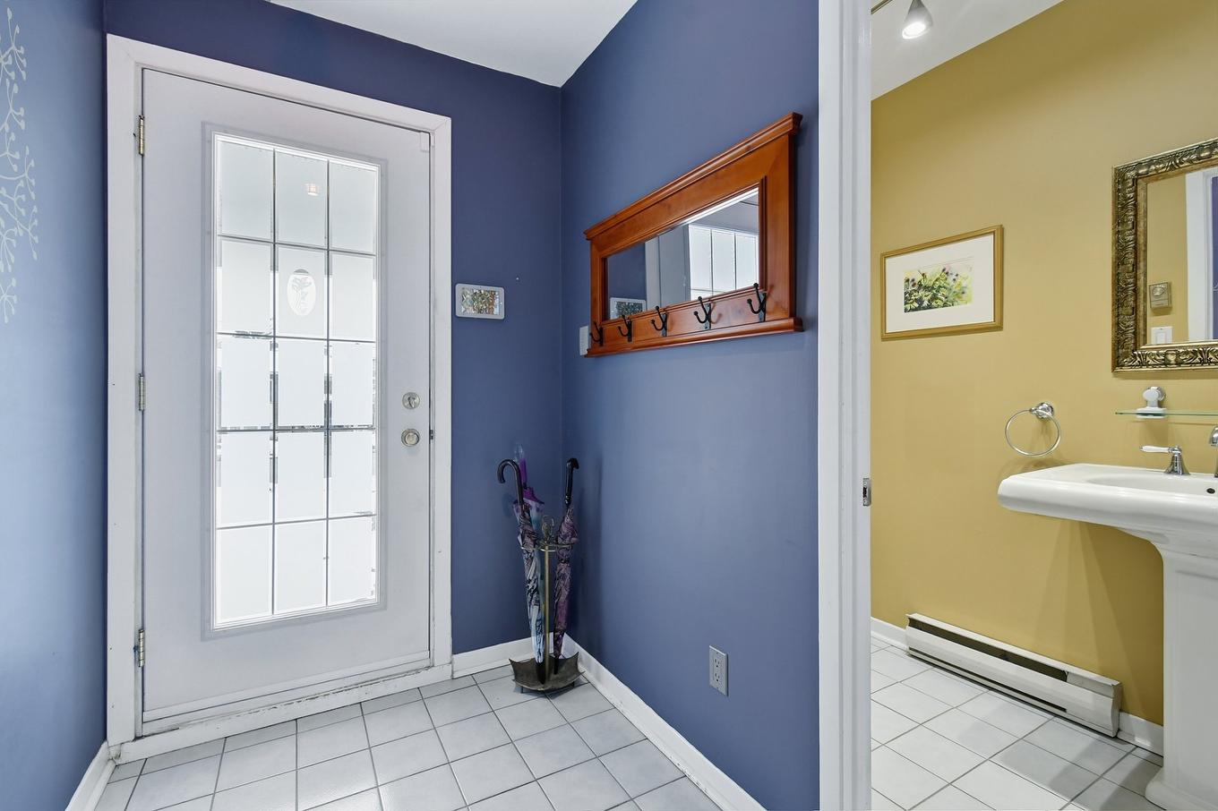 Hall - 14828 Rue Labelle, Montréal (Pierrefonds-Roxboro), QC - Indoor Photo Showing Bathroom