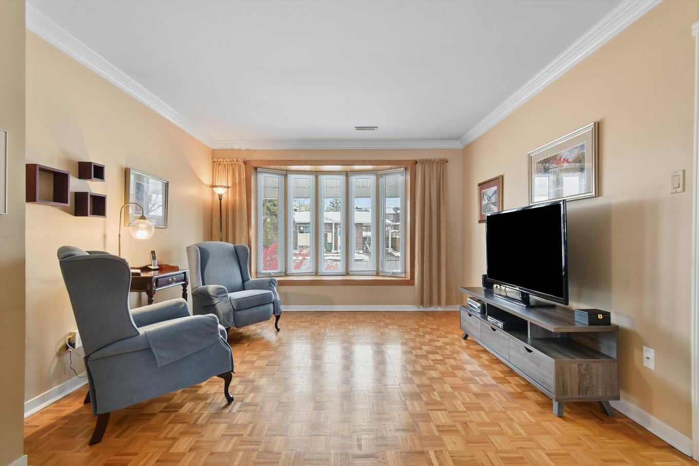 Living room - 14828 Rue Labelle, Montréal (Pierrefonds-Roxboro), QC - Indoor Photo Showing Living Room