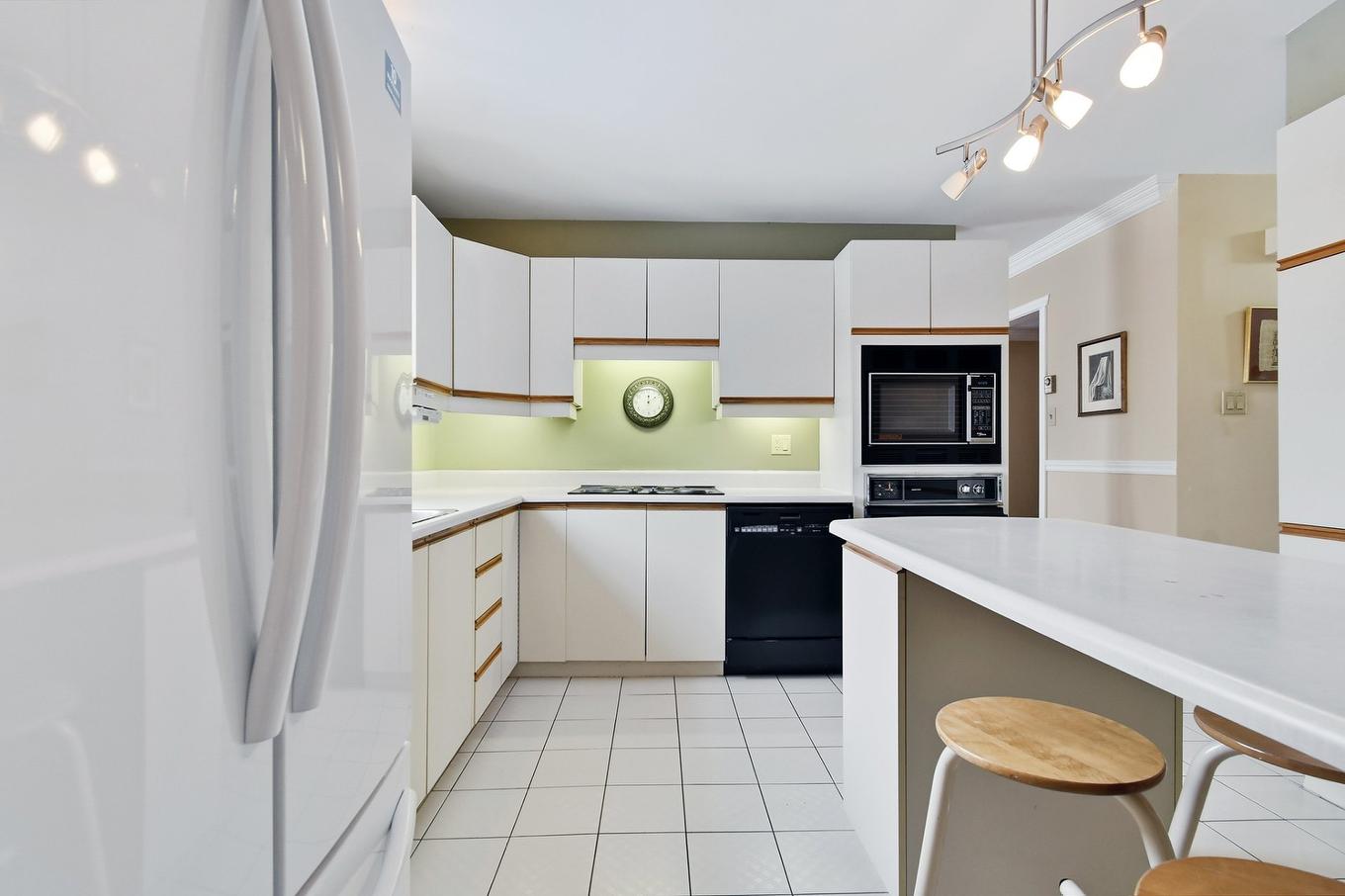 Kitchen - 14828 Rue Labelle, Montréal (Pierrefonds-Roxboro), QC - Indoor Photo Showing Kitchen