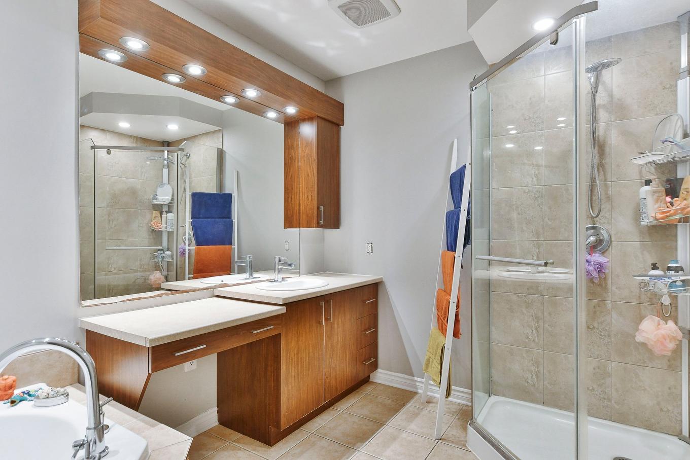 Salle de bains - 365 Rue De La Fruitière, Saint-Lin/Laurentides, QC - Indoor Photo Showing Bathroom