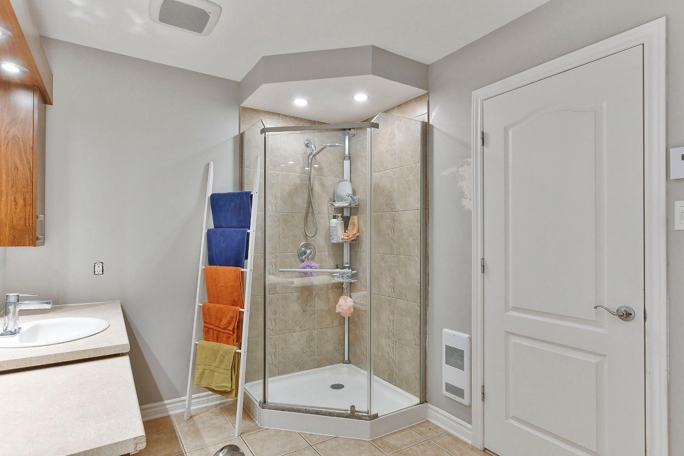 Salle de bains - 365 Rue De La Fruitière, Saint-Lin/Laurentides, QC - Indoor Photo Showing Bathroom