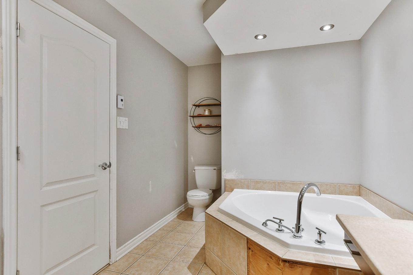 Salle de bains - 365 Rue De La Fruitière, Saint-Lin/Laurentides, QC - Indoor Photo Showing Bathroom