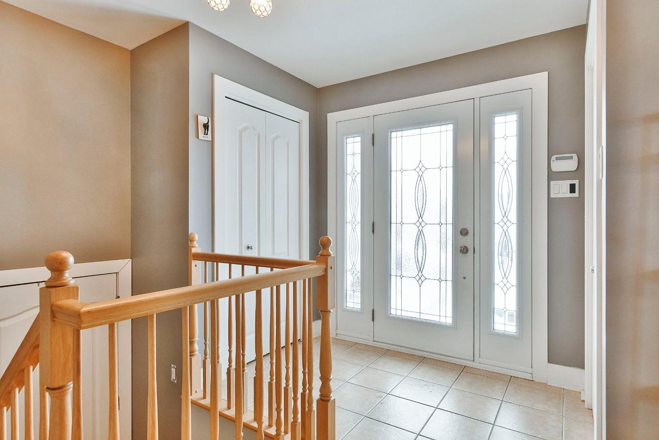 Hall d'entrée/Vestibule - 365 Rue De La Fruitière, Saint-Lin/Laurentides, QC - Indoor Photo Showing Other Room