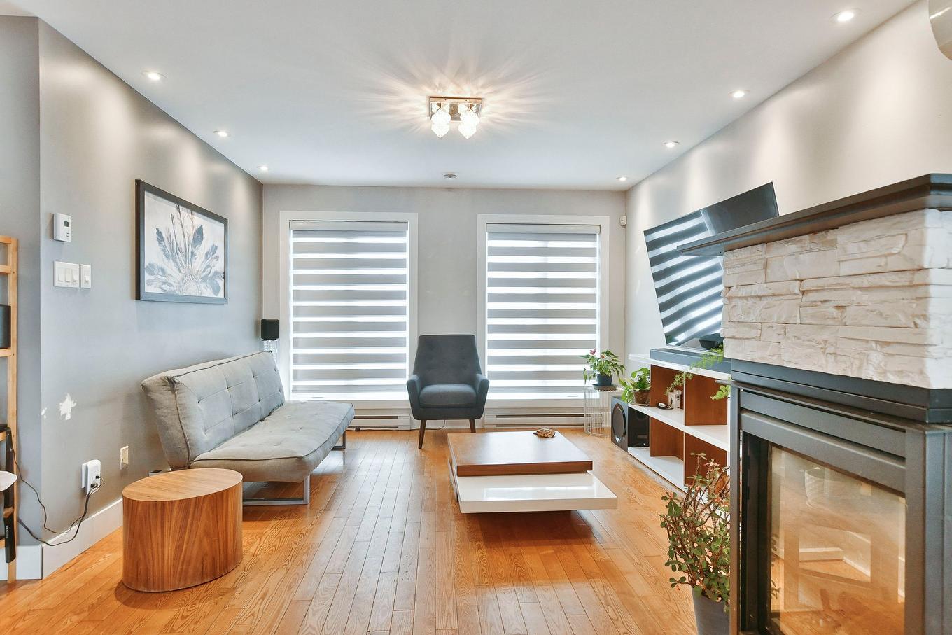 Salon - 365 Rue De La Fruitière, Saint-Lin/Laurentides, QC - Indoor With Fireplace