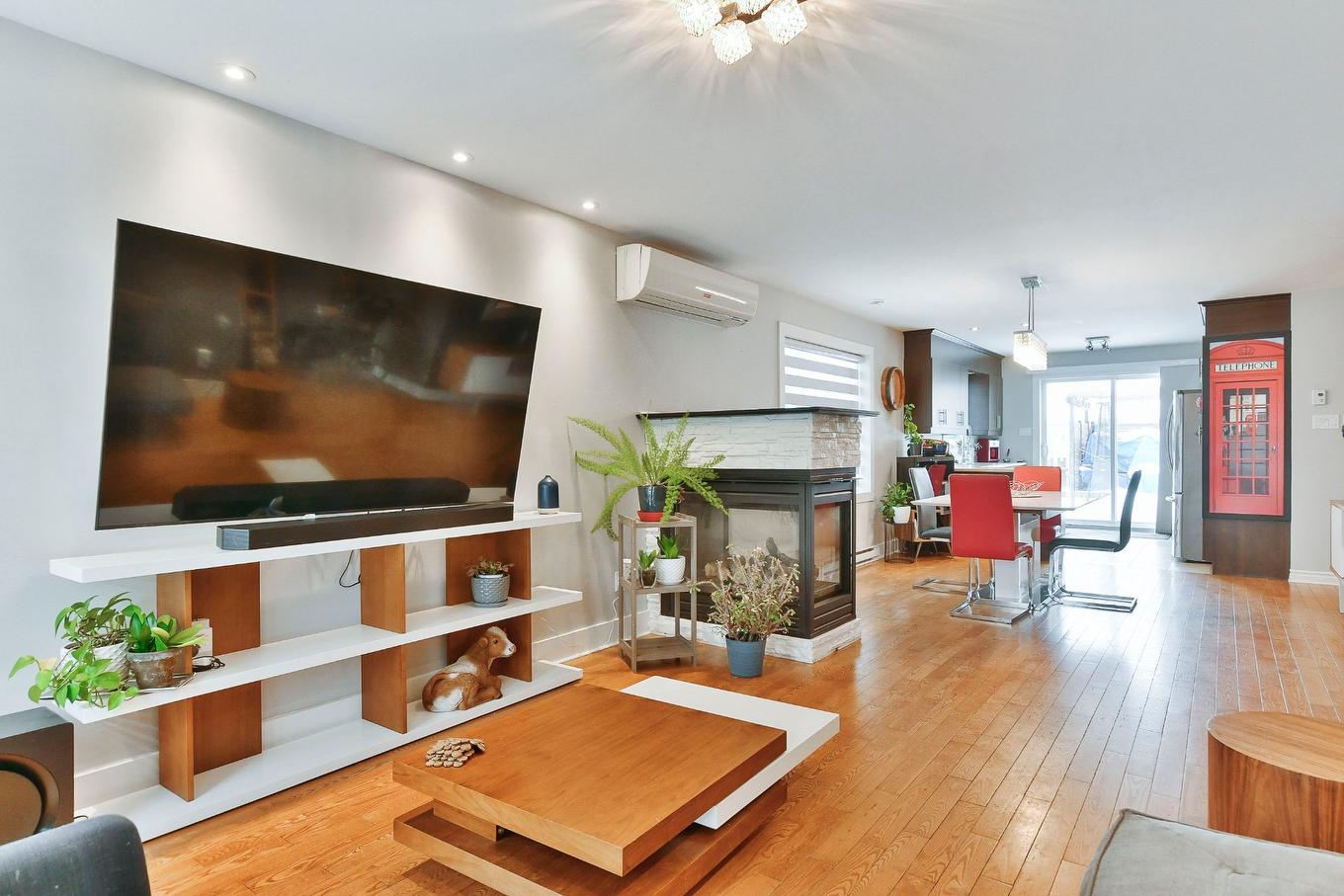 Salon - 365 Rue De La Fruitière, Saint-Lin/Laurentides, QC - Indoor Photo Showing Living Room With Fireplace