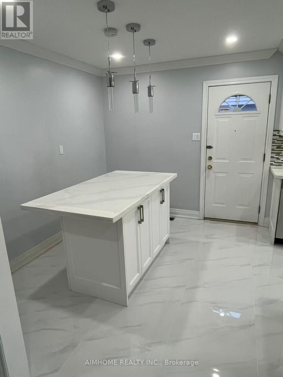 58 Plumbrook Crescent, Toronto, ON - Indoor