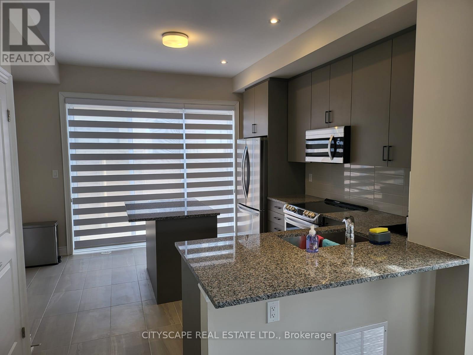 34 - 20 Lunar Crescent, Mississauga, ON - Indoor Photo Showing Kitchen With Upgraded Kitchen