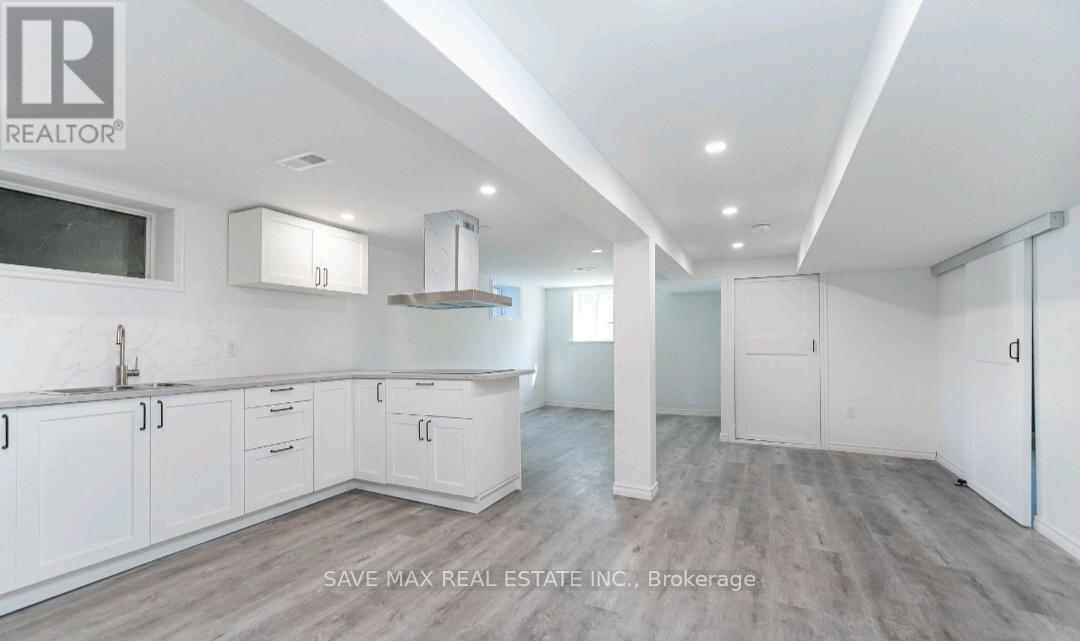 Lower - 6549 Riall Street, Niagara Falls, ON - Indoor Photo Showing Kitchen