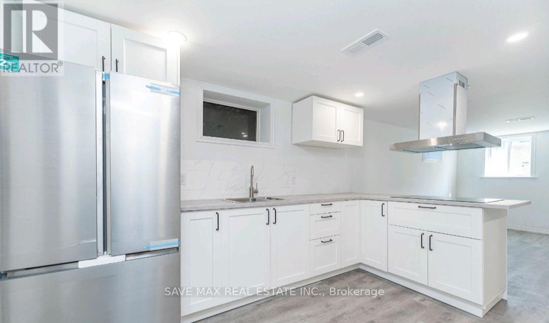 Lower - 6549 Riall Street, Niagara Falls, ON - Indoor Photo Showing Kitchen With Upgraded Kitchen