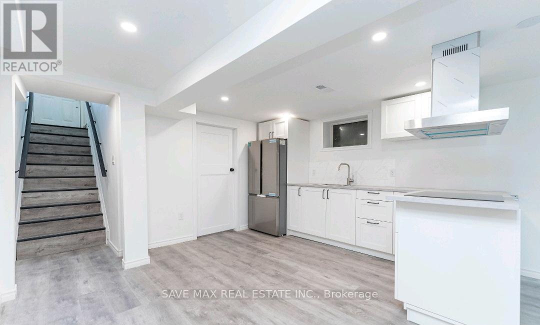 Lower - 6549 Riall Street, Niagara Falls, ON - Indoor Photo Showing Kitchen