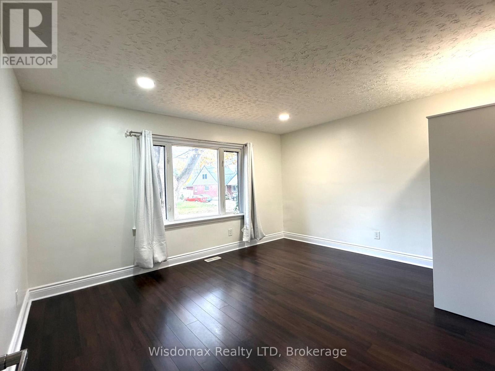6481 Erwin Crescent, Niagara Falls (Dorchester), ON - Indoor Photo Showing Other Room