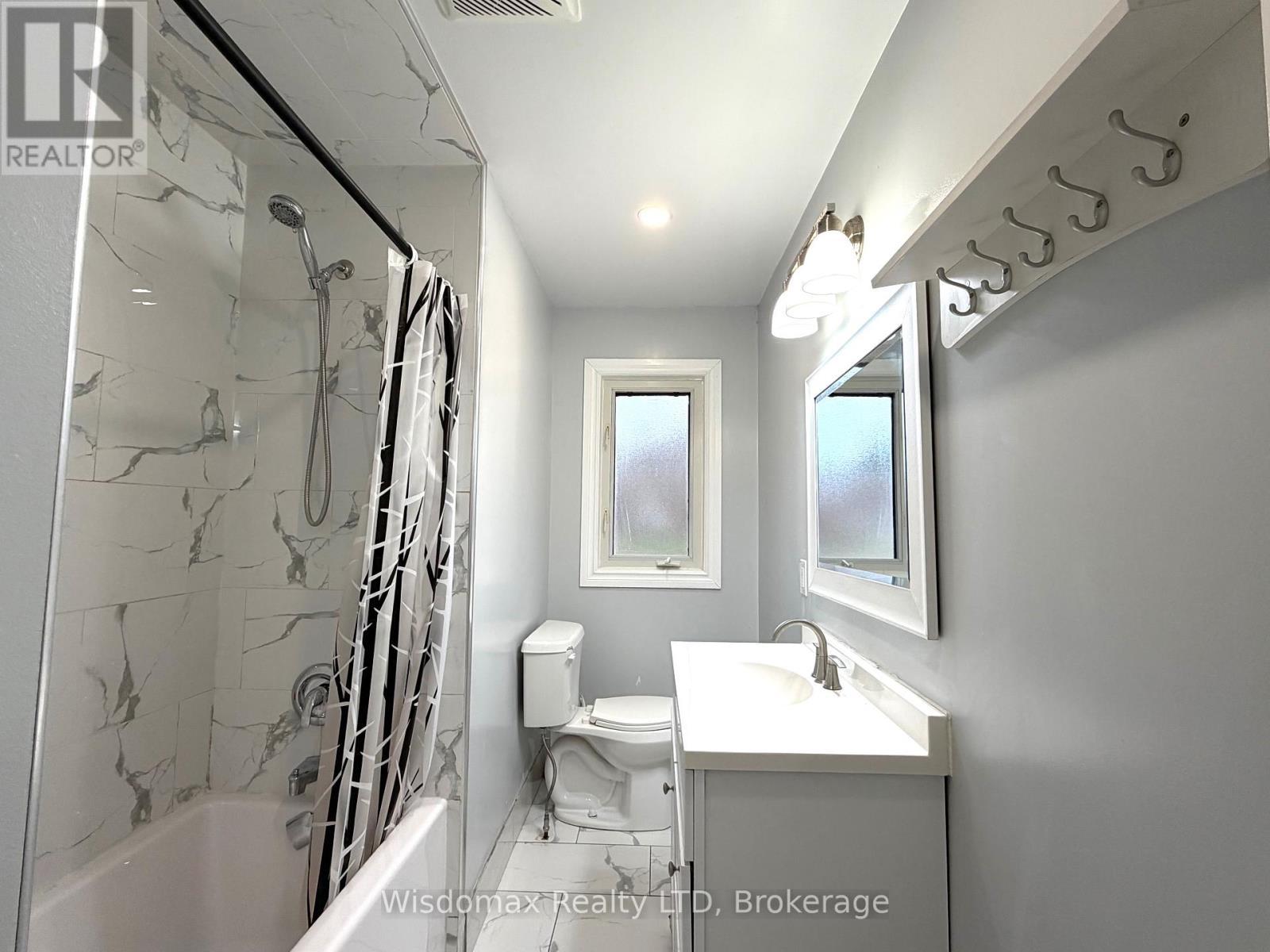 6481 Erwin Crescent, Niagara Falls (Dorchester), ON - Indoor Photo Showing Bathroom