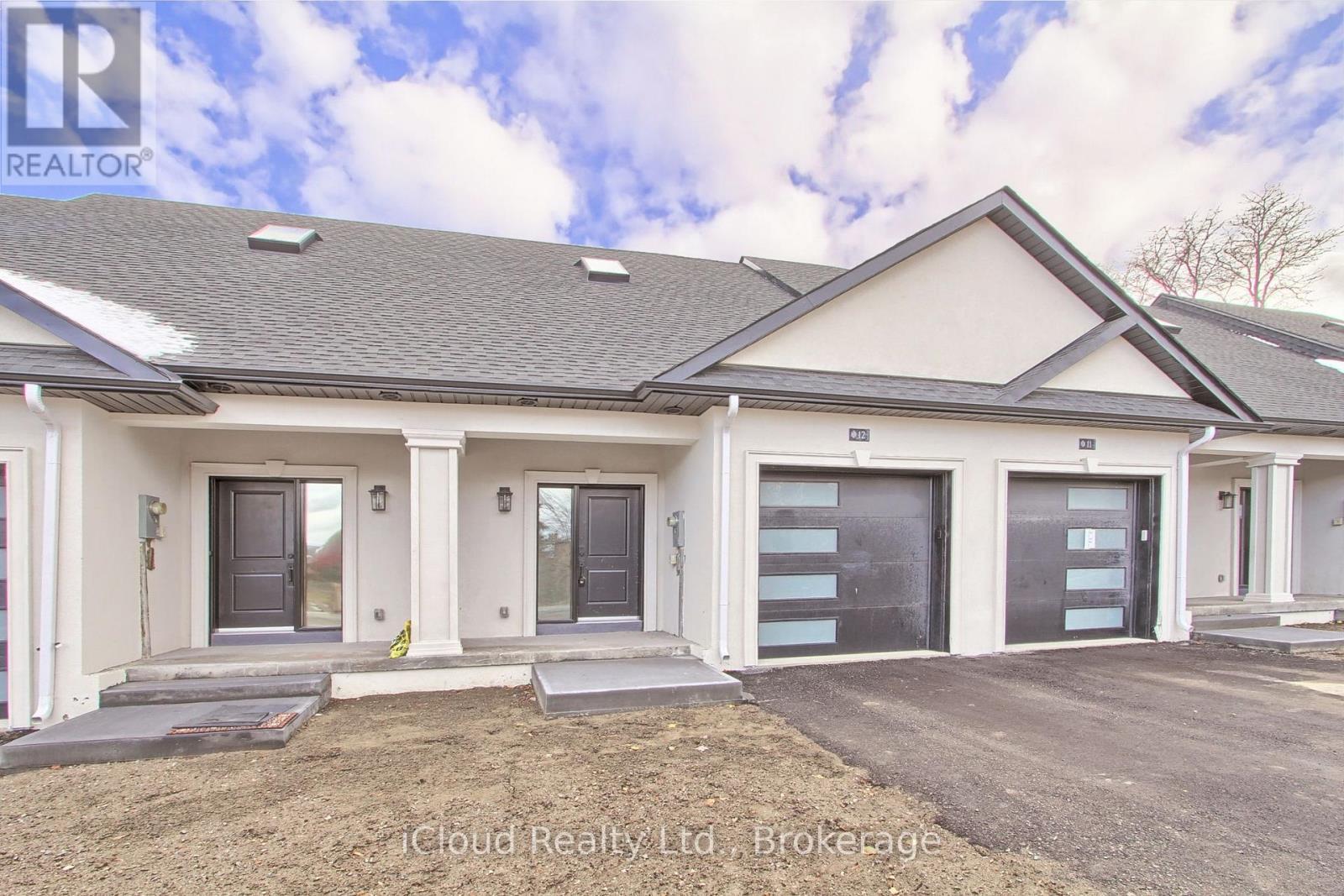 12 - 263 Barrie Street, Bradford West Gwillimbury, ON - Outdoor With Facade