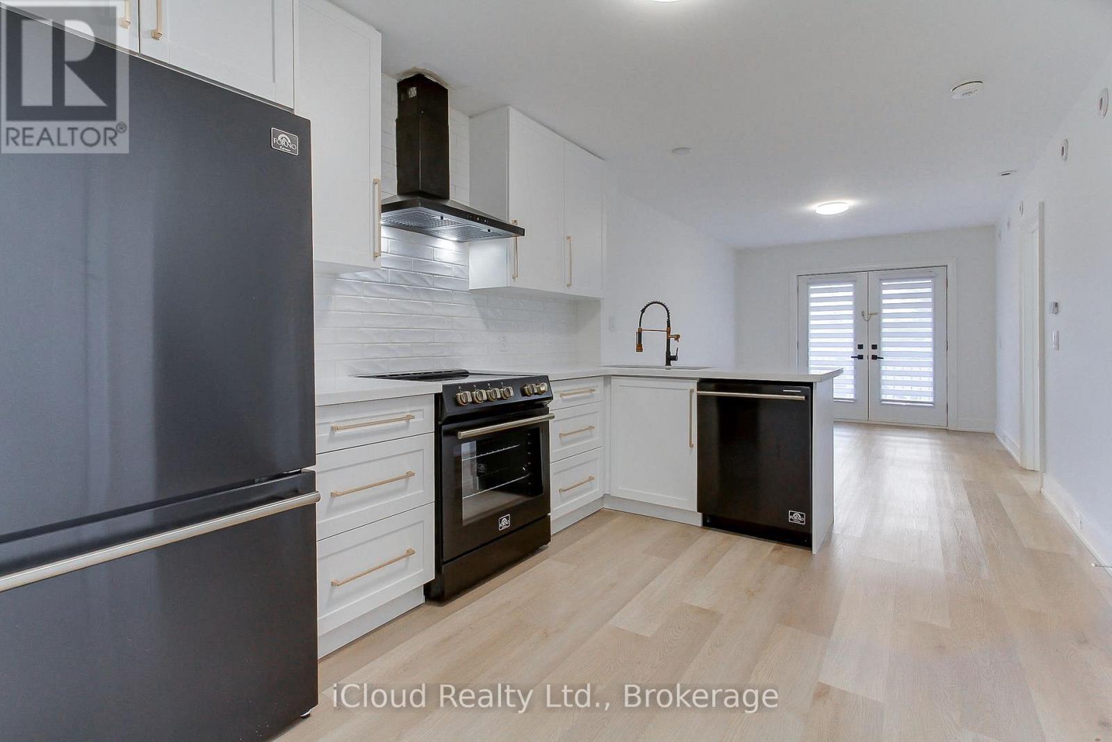 12 - 263 Barrie Street, Bradford West Gwillimbury, ON - Indoor Photo Showing Kitchen