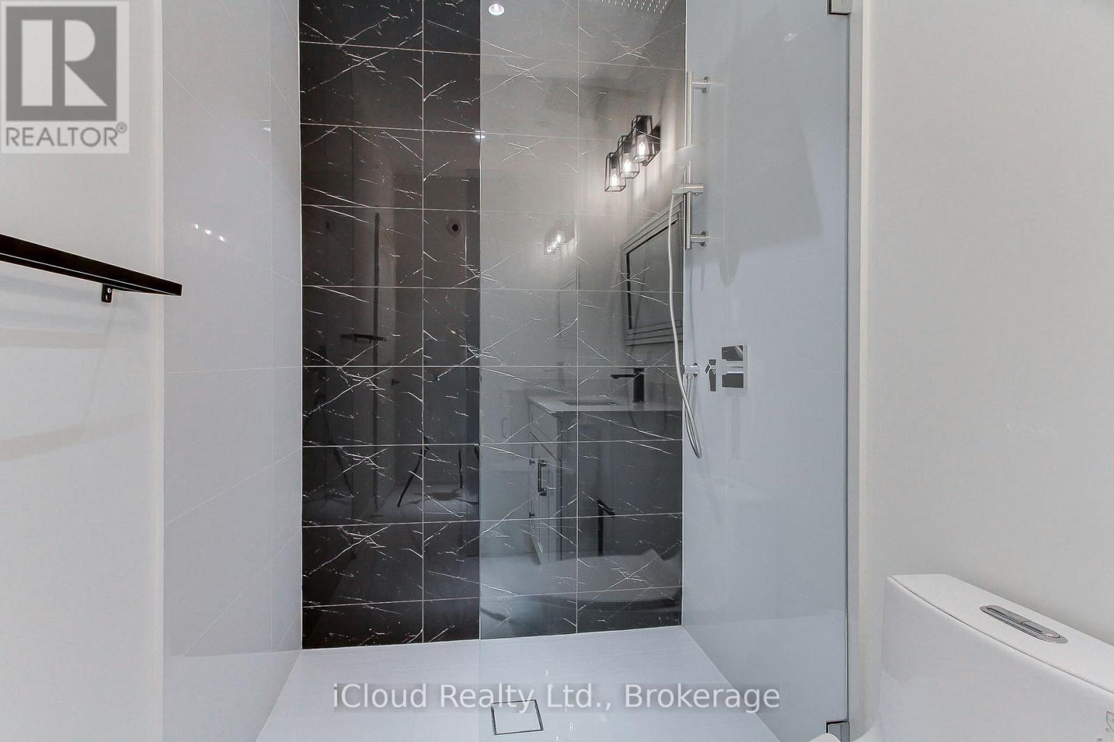 12 - 263 Barrie Street, Bradford West Gwillimbury, ON - Indoor Photo Showing Bathroom