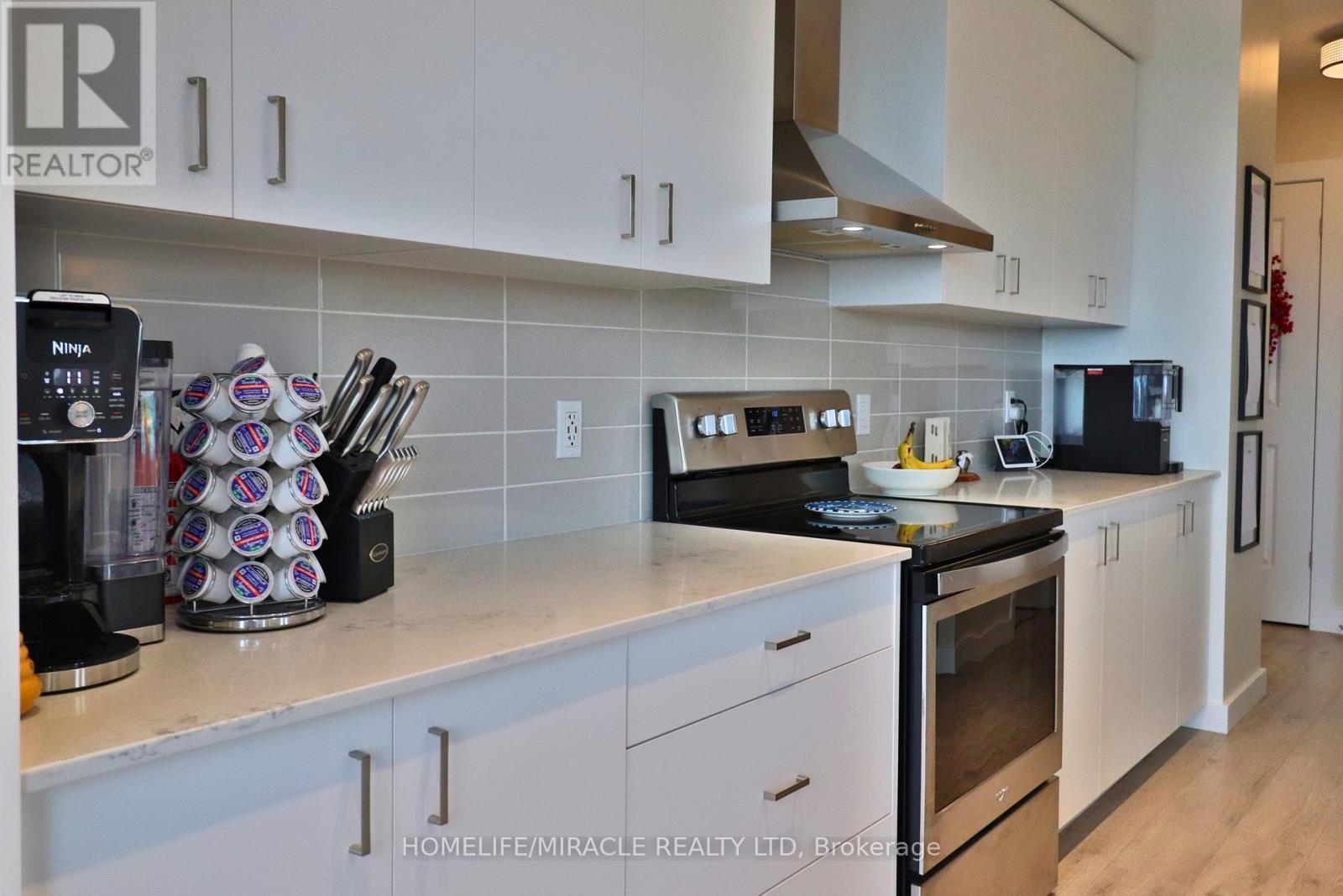 1502 - 15 Glebe Street, Cambridge, ON - Indoor Photo Showing Kitchen
