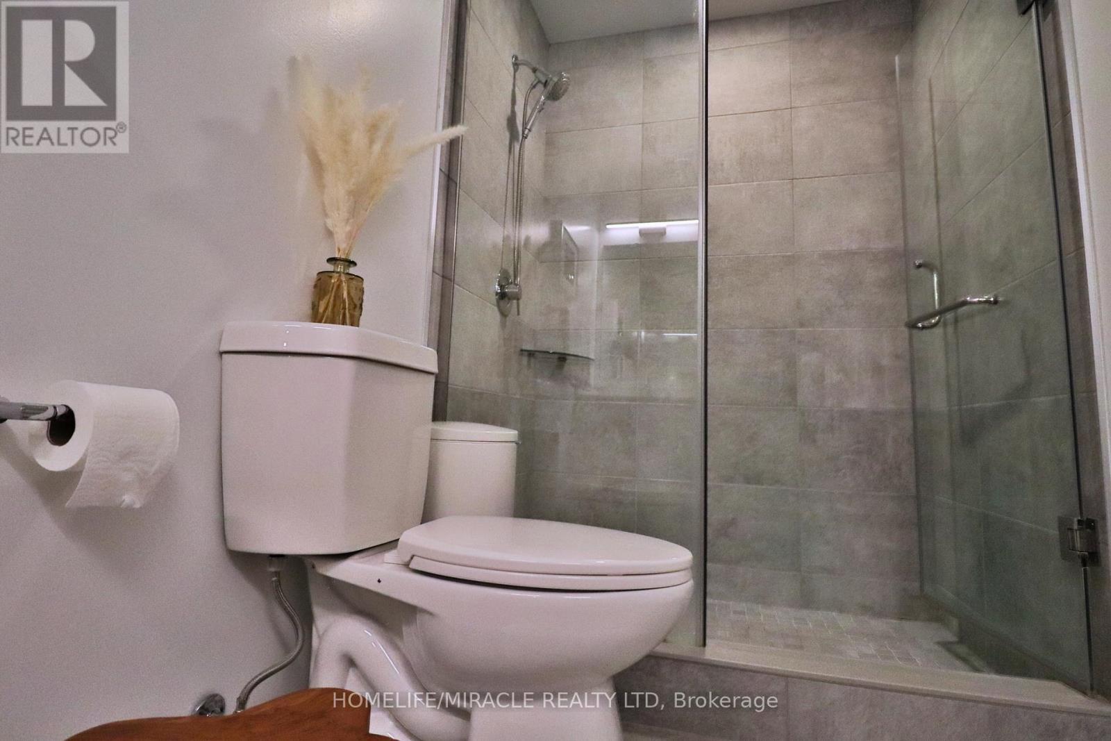 1502 - 15 Glebe Street, Cambridge, ON - Indoor Photo Showing Bathroom