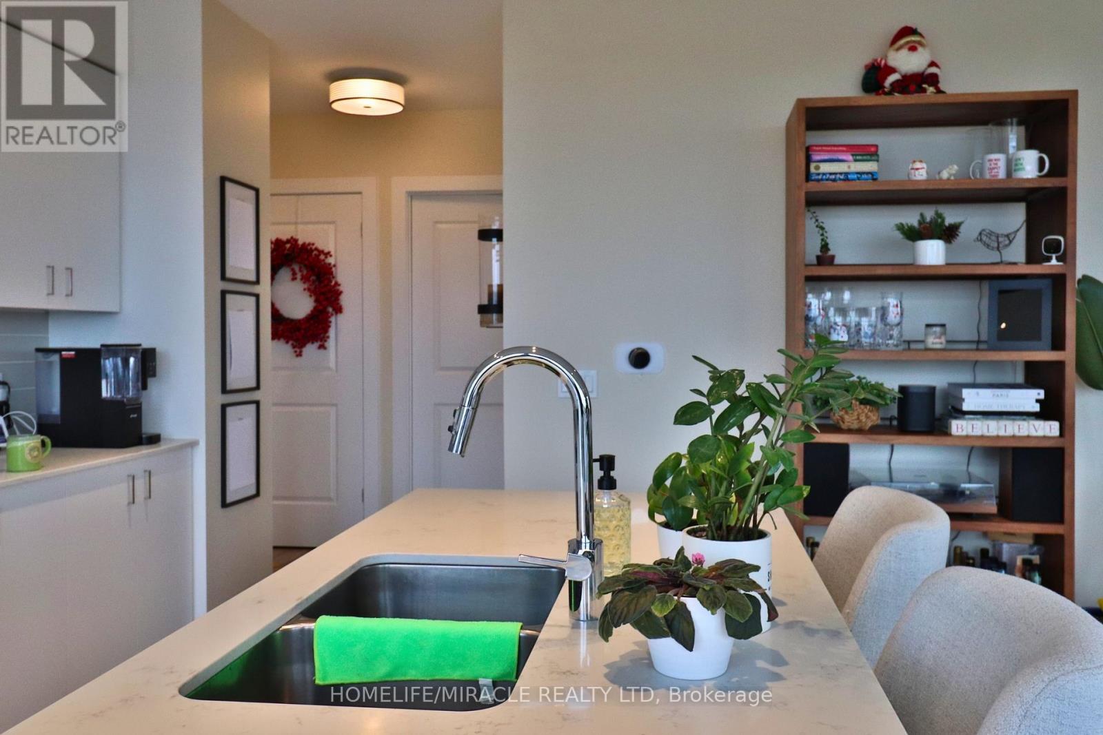 1502 - 15 Glebe Street, Cambridge, ON - Indoor Photo Showing Kitchen