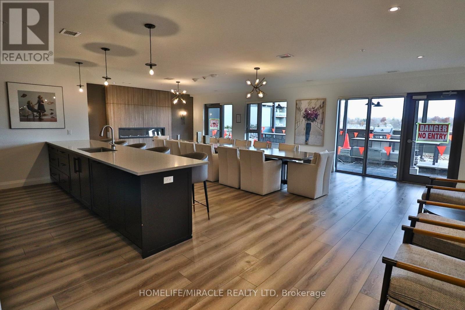 1502 - 15 Glebe Street, Cambridge, ON - Indoor Photo Showing Kitchen