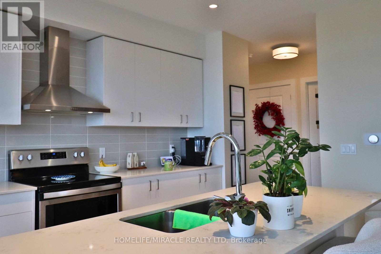 1502 - 15 Glebe Street, Cambridge, ON - Indoor Photo Showing Kitchen