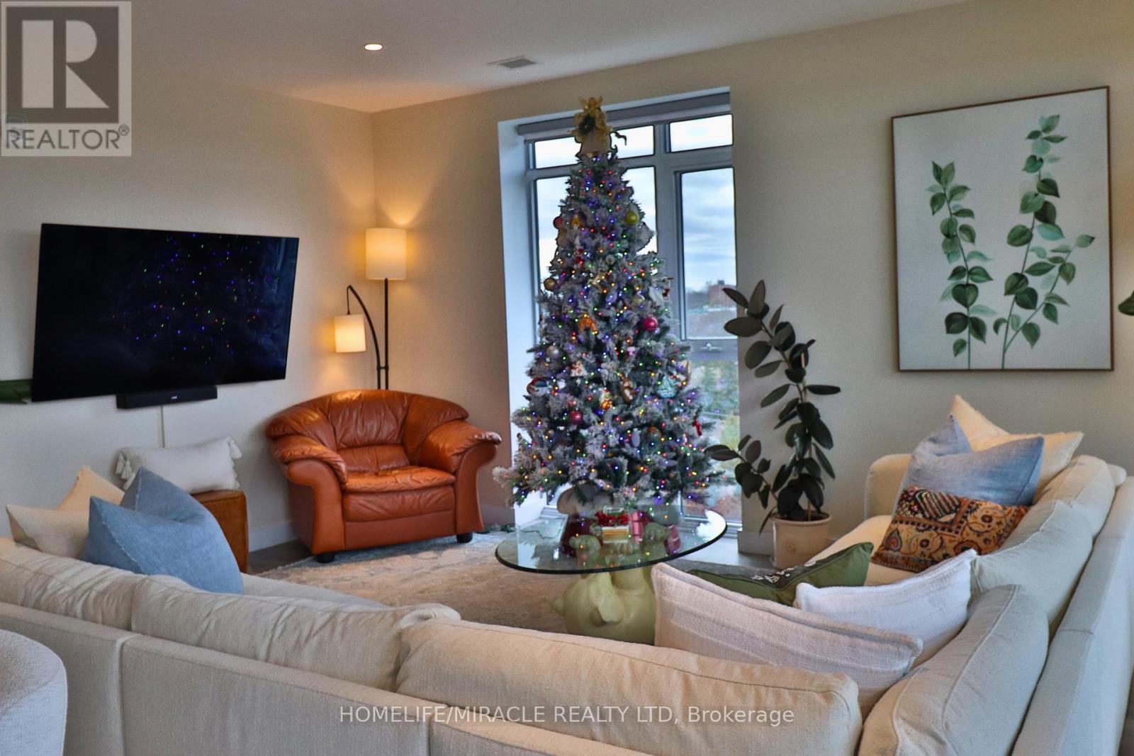 1502 - 15 Glebe Street, Cambridge, ON - Indoor Photo Showing Living Room