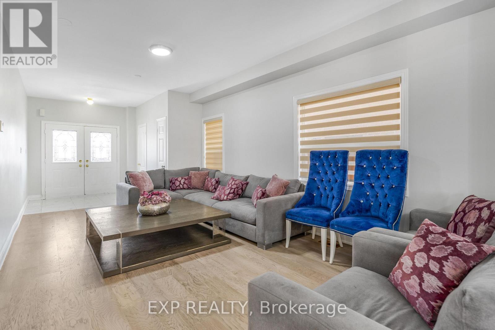 488 John Deisman Boulevard, Vaughan, ON - Indoor Photo Showing Living Room