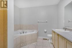 5 Pc Ensuite w/ Primary -