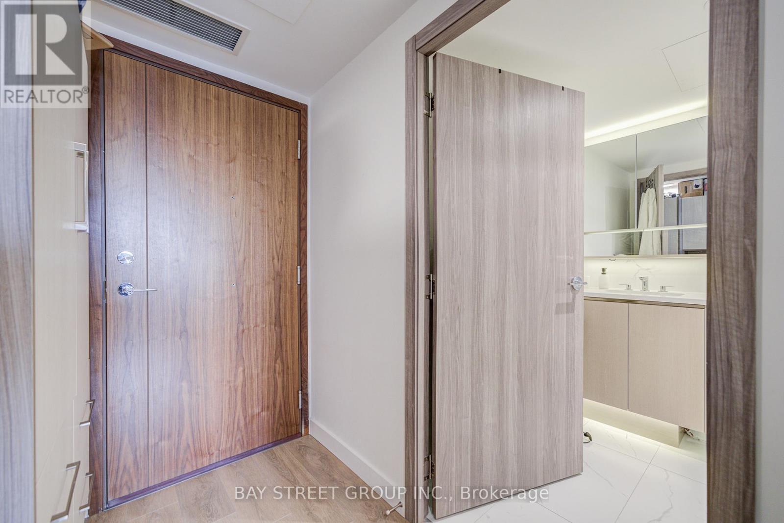 2110 - 38 Widmer Street, Toronto, ON - Indoor Photo Showing Laundry Room