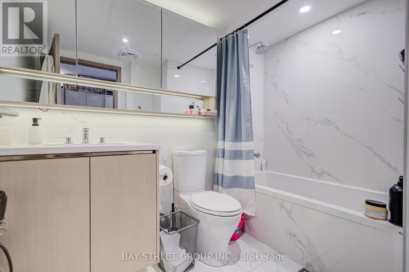 2110 - 38 Widmer Street, Toronto, ON - Indoor Photo Showing Bathroom