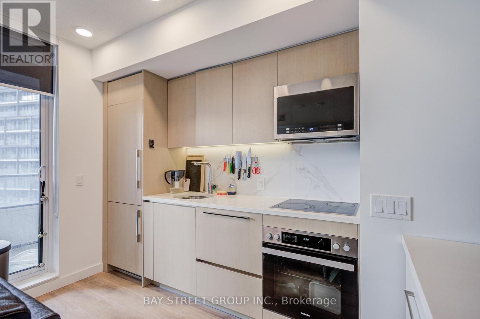 2110 - 38 Widmer Street, Toronto, ON - Indoor Photo Showing Kitchen
